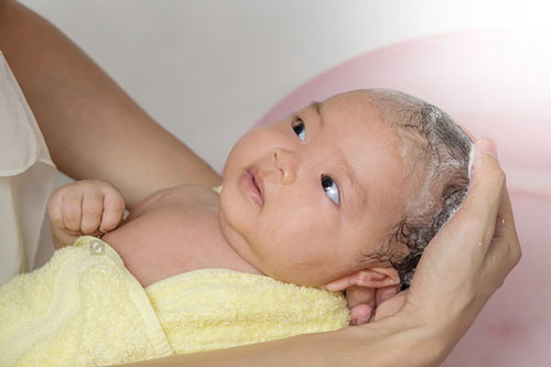 Cách tắm cho trẻ sơ sinh chuẩn nhất, bà mẹ bỉm sữa nào cũng nên biết
