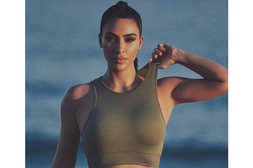 Kim Kardashian tung ảnh bikini ở biển khiến fan trầm trồ