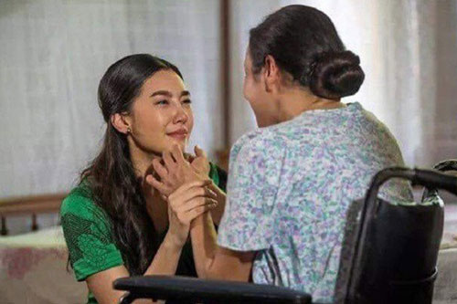 Cưới 2 năm chưa có con, một đêm ngủ cùng mẹ chồng tôi khiếp vía khi phát hiện điều bí mật