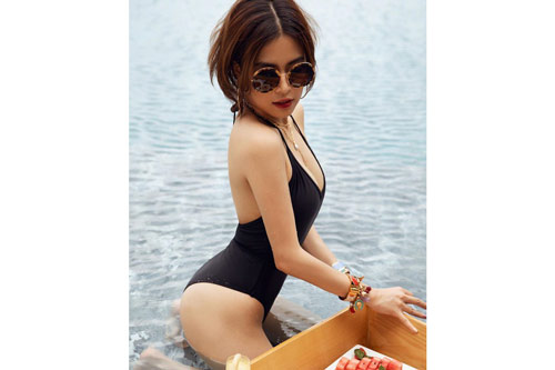 Giữa lùm xùm yêu đồng giới, Hoàng Thuỳ Linh ‘thả rông’ lại tung ảnh đồ bơi sexy