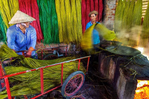 Về thăm làng chiếu hơn 300 năm tuổi ở giữa ba sông