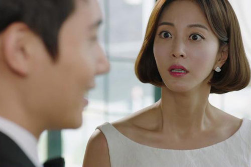 Nửa đêm xuống nhà, phát hiện bí mật "động trời" của bố chồng giám đốc