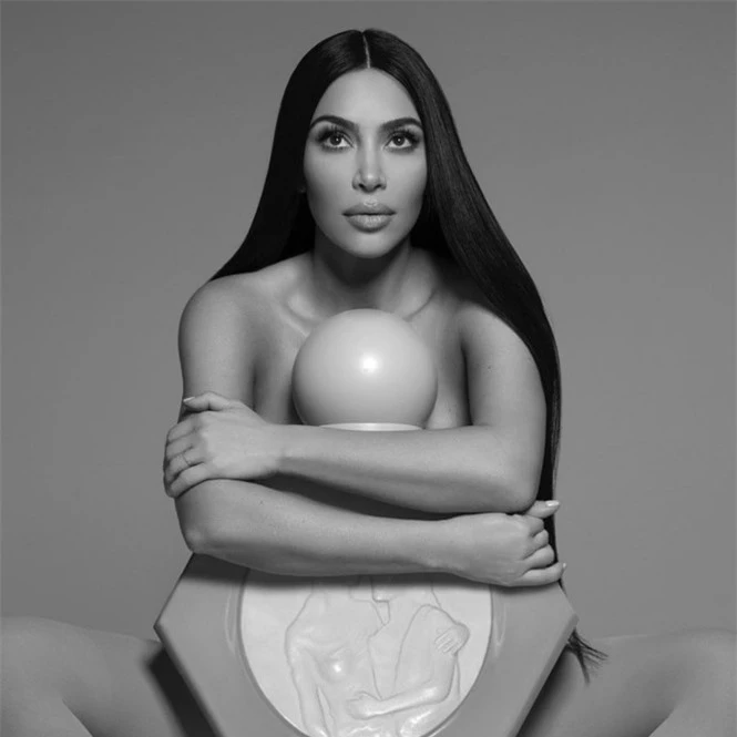 Kim Kardashian tung ảnh bikini ở biển khiến fan trầm trồ - ảnh 15