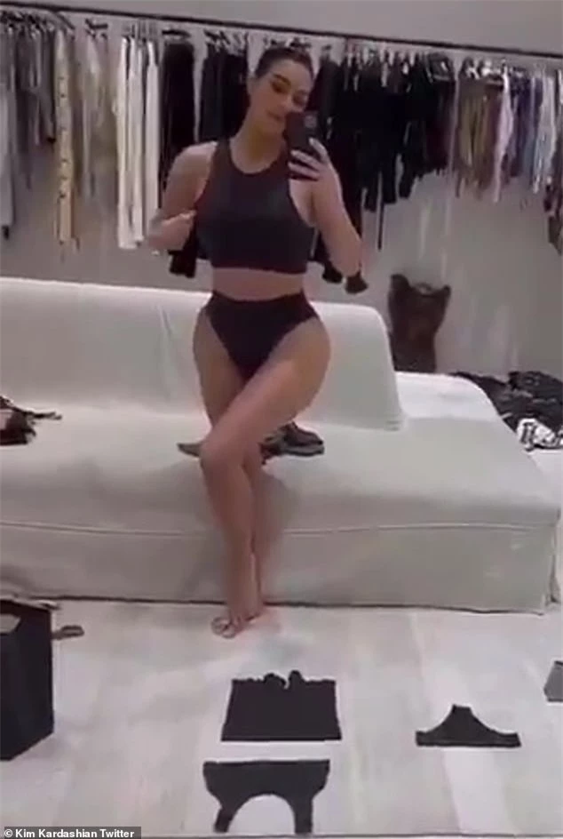 Kim Kardashian tung ảnh bikini ở biển khiến fan trầm trồ - ảnh 9