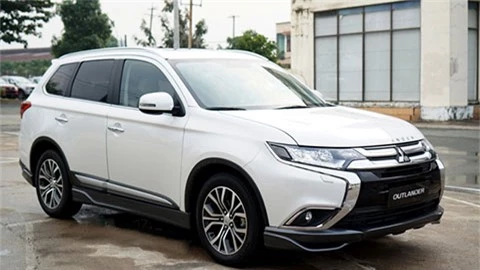 Mitsubishi Outlander 2.4 giảm giá cực mạnh, xuống mức thấp chưa từng có 'đấu' Hyundai Tucson, Honda CR-V