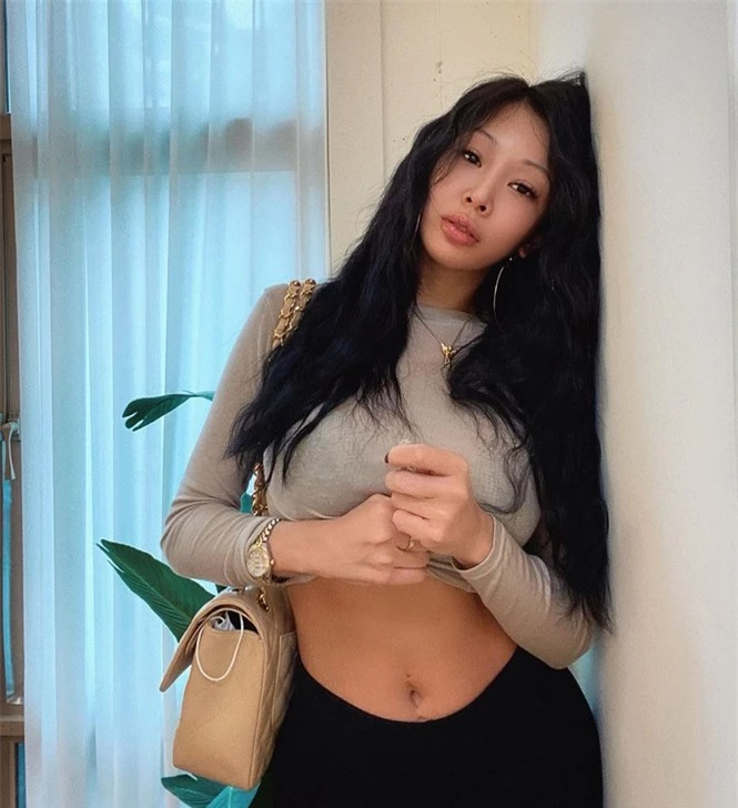 Nữ rapper ‘hở bạo’ nhất xứ Hàn tung ảnh bikini ‘thiêu đốt’ mùa hè - ảnh 7