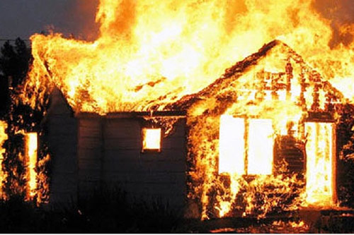 Mơ thấy cháy nhà đừng vội hốt hoảng, đây là điềm báo bạn sớm đổi vận, tiền bạc chảy ào ào vào túi