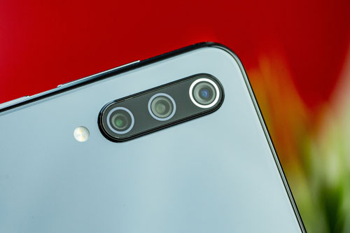 Xiaomi Mi 9 SE giảm giá 'sập sàn' tại Việt Nam