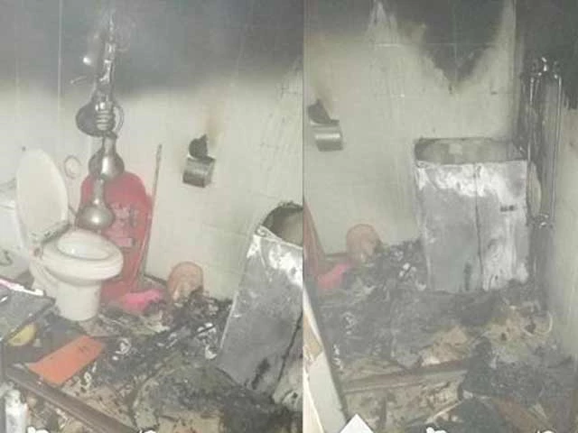 Phòng tắm của căn hộ chung cư bị cháy rụi.