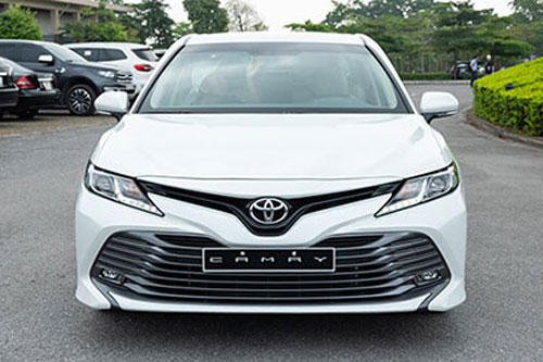Giá lăn bánh Toyota Camry 2020 mới nhất tại VN, đối thủ của Honda Accord, Mazda 6