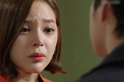 Gặp lại tình nhân 3 năm trước của chồng, tôi bám theo cô ta và "chết lặng"