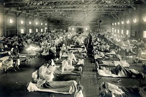 Bệnh nhân cúm trong bệnh viện dã chiến gần căn cứ Fort Riley, bang Kansas năm 1918.  Ảnh: Guardian