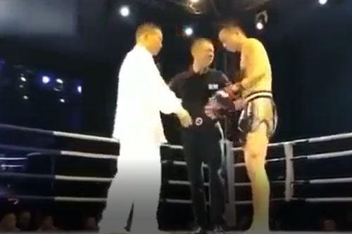 CLIP: Cao thủ Thái Cực Quyền bị hạ knock-out sau 5 giây