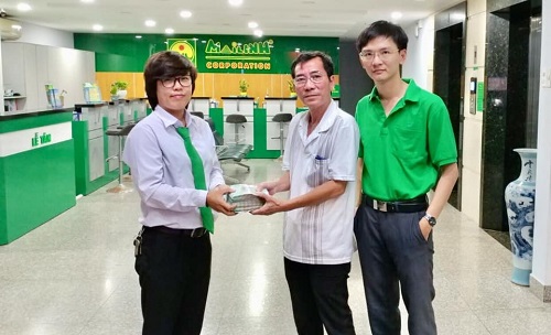Nữ lái xe taxi Mai Linh trả lại hơn 300 triệu đồng cho khách hàng để quên