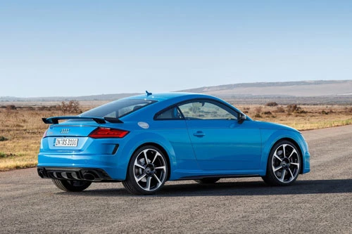 1. Audi TT RS 2020 (giá khởi điểm: 67.600 USD, thời gian tăng tốc từ 0-96 km/h: 3,6 giây).