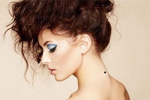 Vị trí nốt ruồi vùng cổ vai dễ “mất sạch lộc”, tìm cách hóa giải để cải vận nếu không làm hoài vẫn nghèo