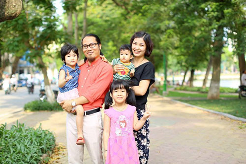 Vợ Vượng Râu sinh đôi con trai