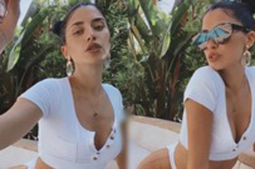 Người đẹp Canada Nicole Williams hở bạo tôn ba vòng 'nảy lửa'