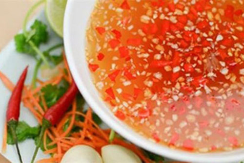 Chỉ bạn cách pha nước chấm phở cuốn ngon tuyệt cú mèo, chẳng kém đầu bếp