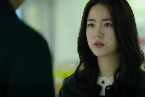 Biết tôi có bầu với tình cũ, cả nhà chồng vẫn "cưng như trứng mỏng" vì một bí mật