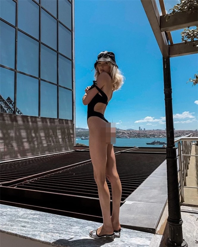 Elsa Hosk tung series ảnh bikini 'đốt cháy' nắng hè - ảnh 9