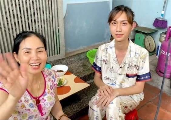 Lynk Lee và mẹ 1