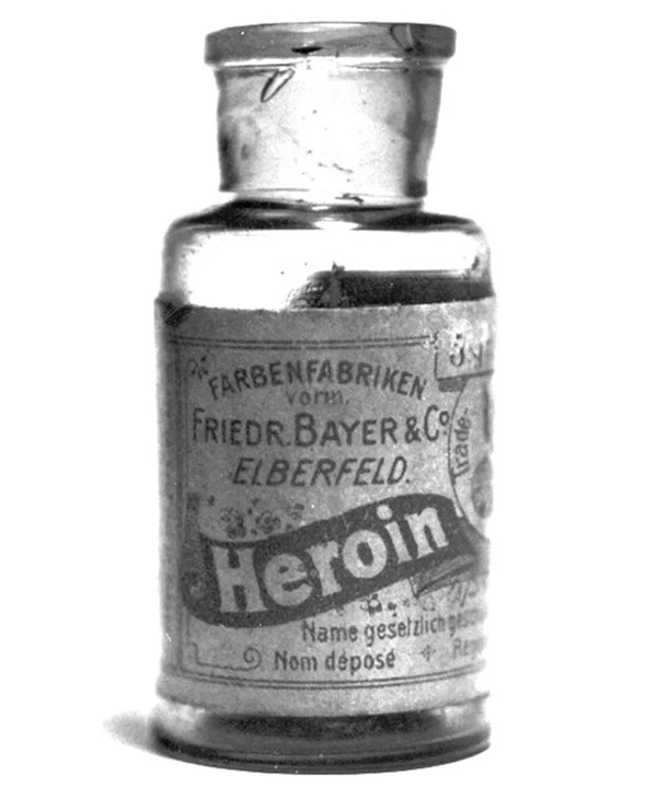 Heroin đã từng được sử dụng trong y học và được các bác sĩ sử dụng để chữa bệnh ho, đau đầu,...