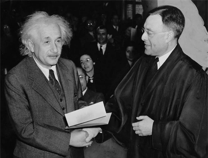 Năm 1952, Albert Einstein được mời làm tổng thống Israel, nhưng ông đã từ chối.