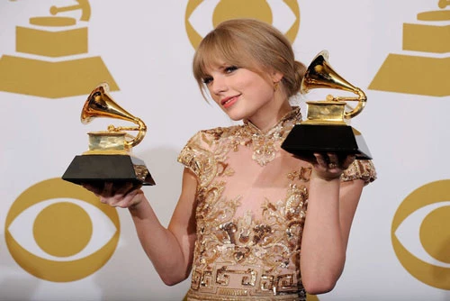 Thành công đã đưa Taylor vào danh sách một trong những nữ ca sĩ giàu nhất thế giới với khối tài sản ròng lên tới 360 triệu USD. Đó chỉ là con số ước tính chưa bao gồm thu nhập từ chuyến lưu diễn gần đây nhất vào năm 2018 của cô với doanh thu cao nhất trong lịch sử Mỹ. Hãy xem cách nữ hoàng nhạc pop kiếm tiền và chi tiêu chúng như thế nào. Ảnh: Getty Images.