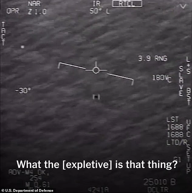 Một trong những video được Lầu Năm Góc phát hành ghi lại ở ngoài khơi bờ biển Jacksonville, Florida, năm 2015. Video được thực hiện bởi phi công Hải quân Hoa Kỳ.