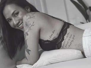Hot mom Quỳnh Trâm rạn da khắp cơ thể