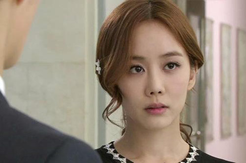 Sau câu nói của người thứ ba, tôi lặng lẽ xách vali khỏi nhà chồng cùng lá đơn ký sẵn