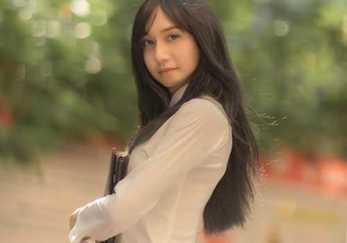 Lynk Lee mặc áo dài nữ sinh