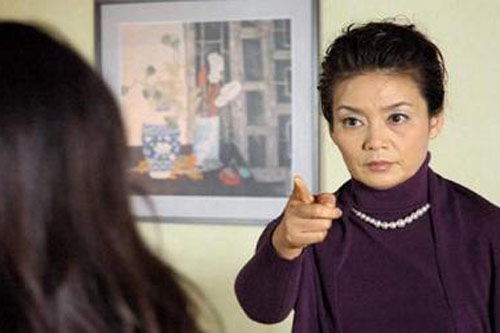 Mẹ chồng cao tay đuổi dâu ngoan ra khỏi nhà