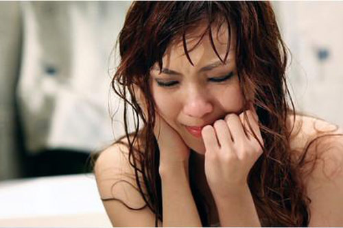 Gia cảnh giàu có của nhà chồng thứ hai khiến tôi lo sợ bí mật của mình bị bại lộ