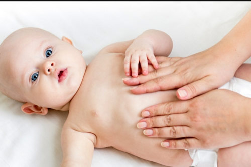 Trẻ sơ sinh bị sôi bụng có nguy hiểm không?