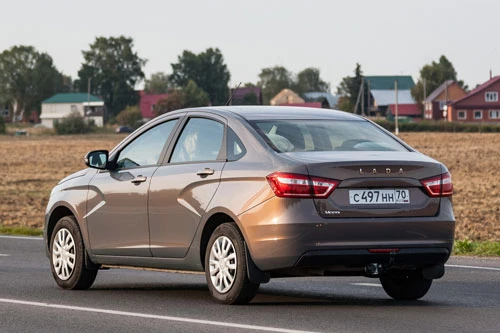 2. Lada Vesta (doanh số: 4.475 chiếc).