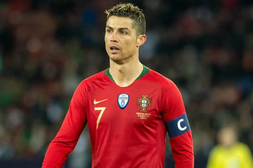 2. Cristiano Ronaldo (Bồ Đào Nha - Ghi 99 bàn thắng/164 trận đấu).