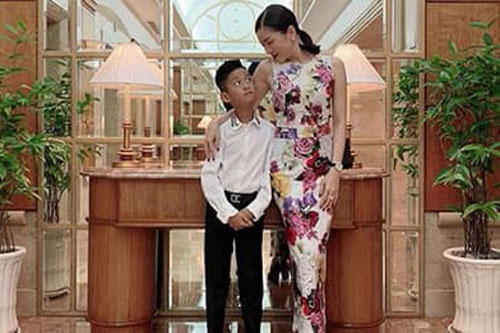 Mới 9 tuổi, con trai Lệ Quyên sở chiều cao bất ngờ so với mẹ, lại còn điển trai chuẩn soái ca