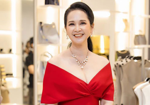 NSND Lan Hương chia sẻ cuộc sống sau về hưu, bí quyết hạnh phúc 40 năm bên NS Đỗ Kỷ