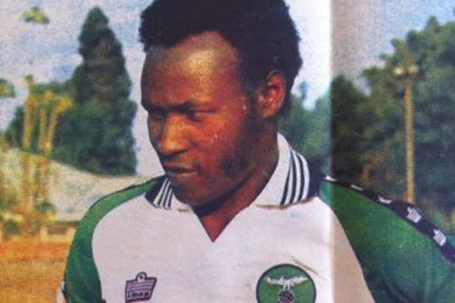 5. Godfrey Chitalu (Zambia - Ghi 79 bàn thắng/108 trận đấu).