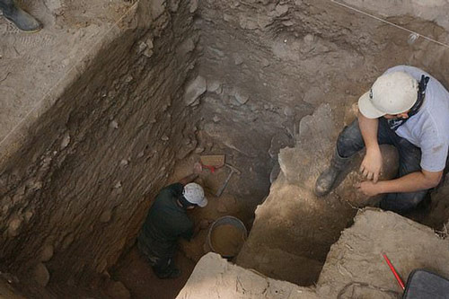 "Kho báu vô song" từ 44 hài cốt bí ẩn trong hầm đá