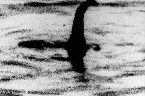 Bức ảnh nổi tiếng nhất về thủy quái hồ Loch Ness năm 1934 được chứng minh chỉ là tàu ngầm đồ chơi
