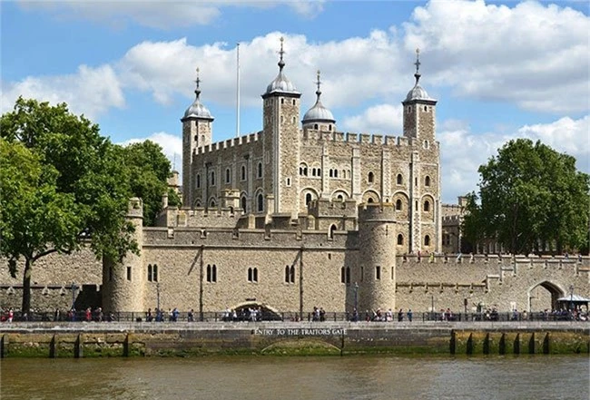 Tòa tháp London (Tower of London) nổi tiếng.