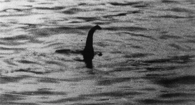 Bức ảnh chụp sinh vật được cho là thủy quái Nessie năm 1934