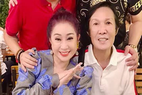 Hiếm hoi mới thấy 'ông hoàng cải lương Hồ quảng' Vũ Linh xuất hiện, sánh đôi bên 'đào đẹp' Thoại Mỹ