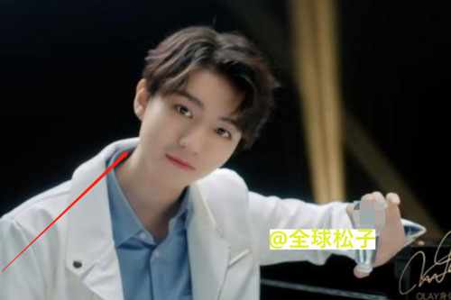 Gương mặt khác lạ của Vương Tuấn Khải: Là do lạm dụng photoshop hay tăng cân mất kiểm soát?