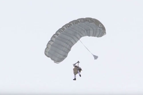 Mãn nhãn với màn trổ tài đổ bộ tấn công ở nơi khắc nghiệt nhất thế giới của lính Nga