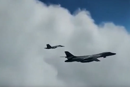 Cận cảnh màn tiêm kích Nga rượt đuổi máy bay ném bom hạt nhân Mỹ