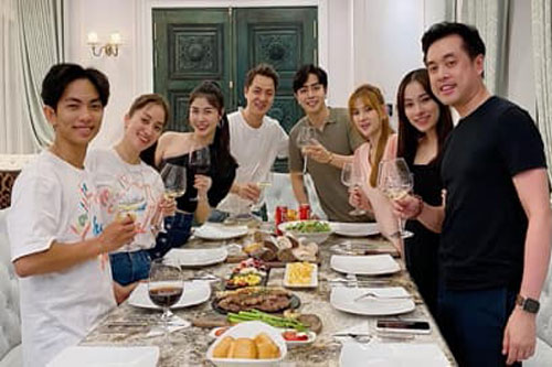 'Hai bà bầu mới của showbiz' Thu Thủy và Sara Lưu hội ngộ tại nhà Đăng Khôi